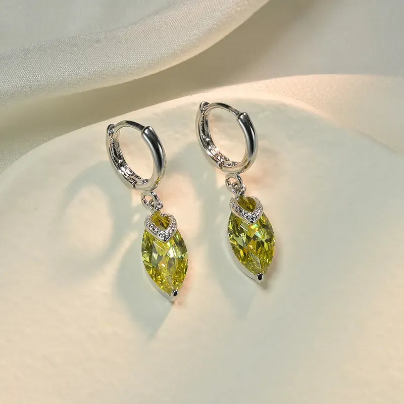 Elipse Gemstone on Huggie