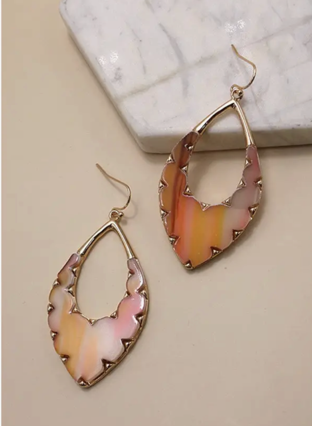 Faux Shell Oval Drop Earrings
