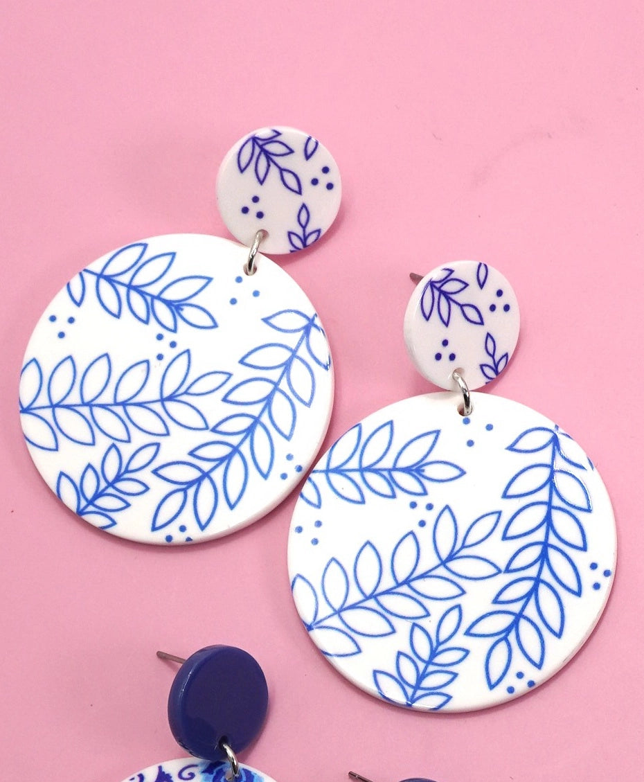 Toile Pattern Disc Earrings - White