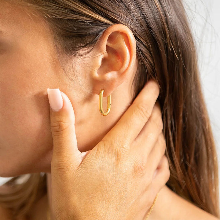 18K Oval Hoop Huggies