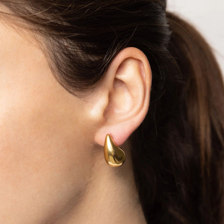 18K Gold Droplet Stud Earrings