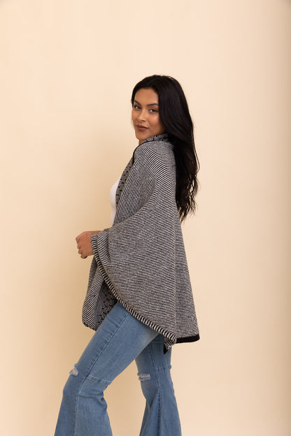 Contrast Collar Knit Wrap with Pockets