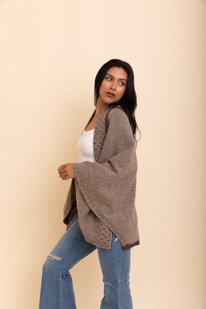 Contrast Collar Knit Wrap with Pockets