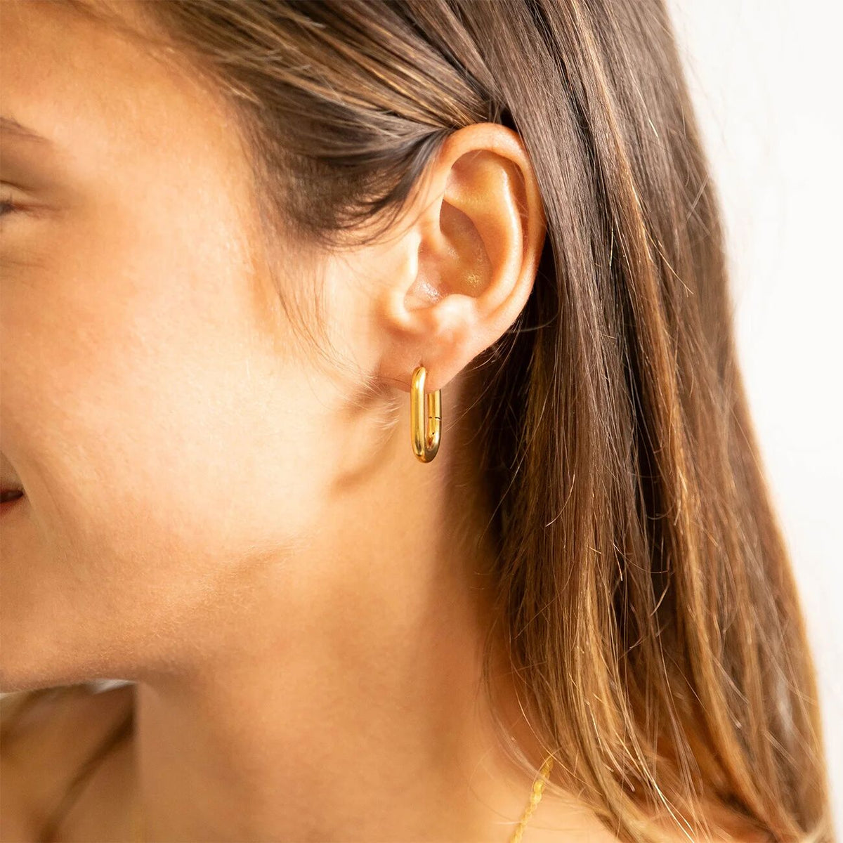 18K Oval Hoop Huggies