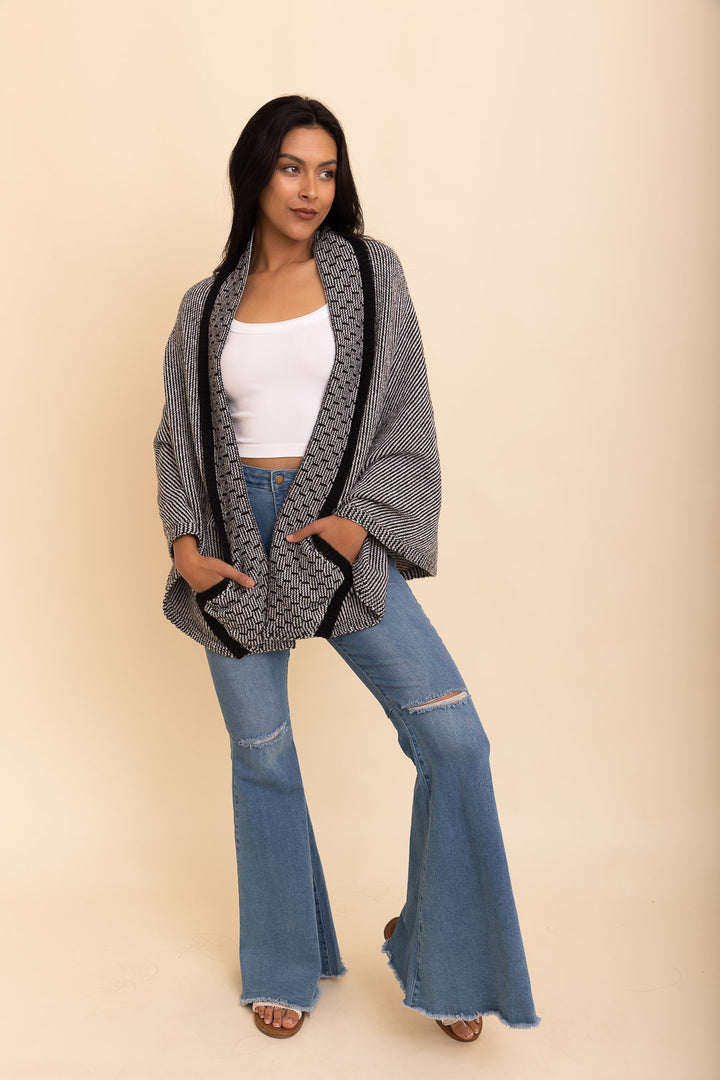 Contrast Collar Knit Wrap with Pockets