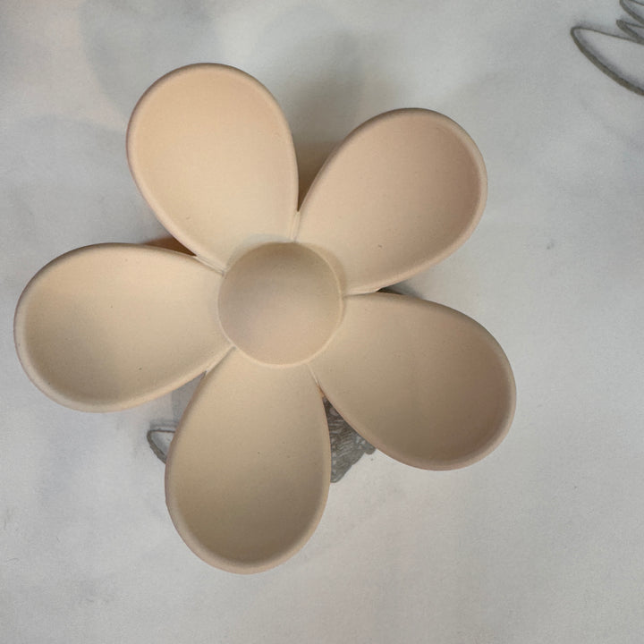 Matte Daisy Flower Clip