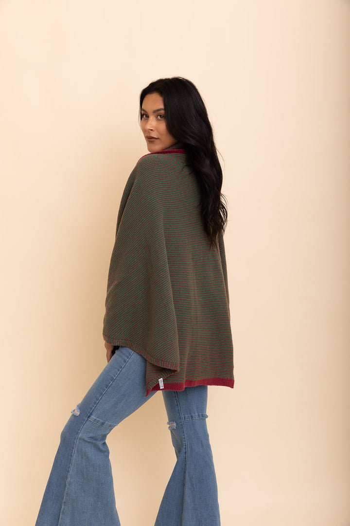 Contrast Collar Knit Wrap with Pockets