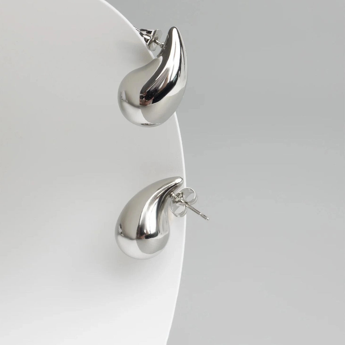 18K Gold Droplet Stud Earrings