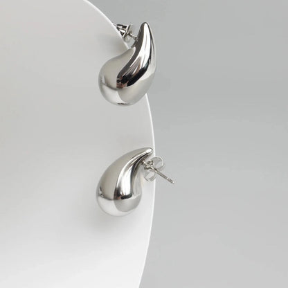 18K Gold Droplet Stud Earrings