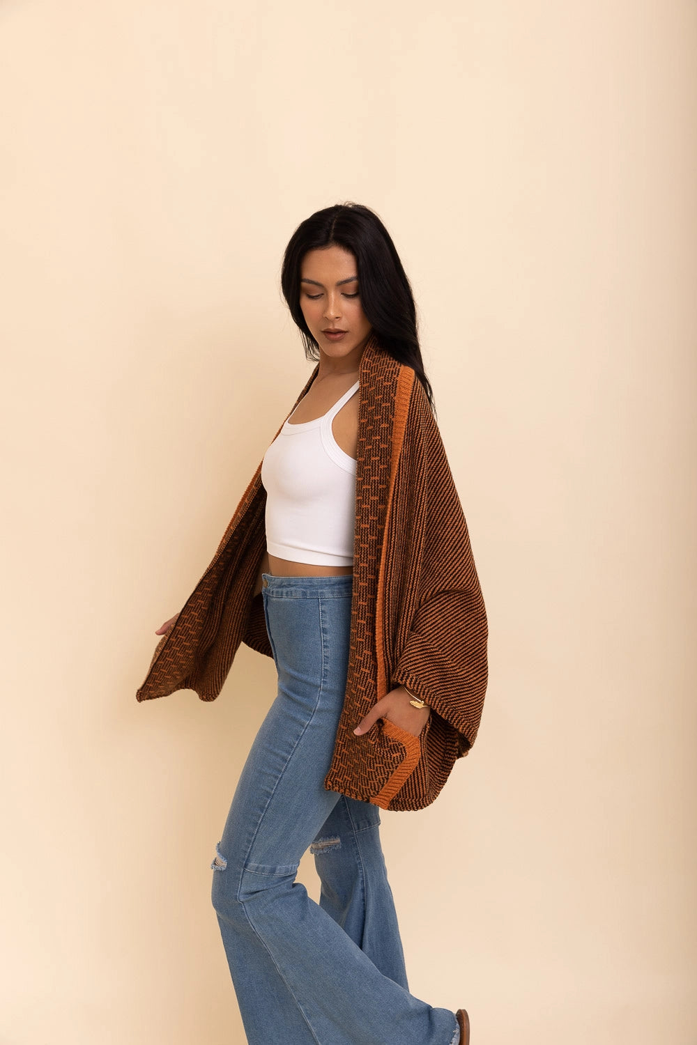 Contrast Collar Knit Wrap with Pockets