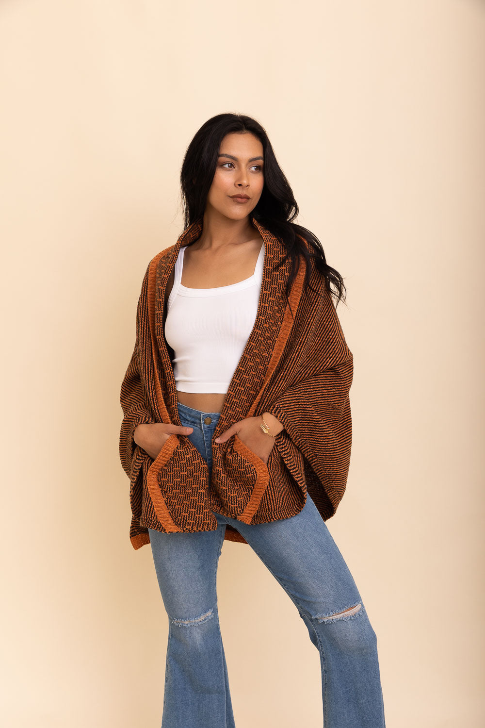 Contrast Collar Knit Wrap with Pockets