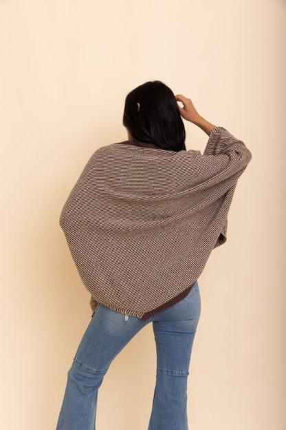 Contrast Collar Knit Wrap with Pockets